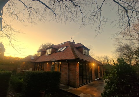 Tollgate Farm Kent 7 bed house, garden & hot tub