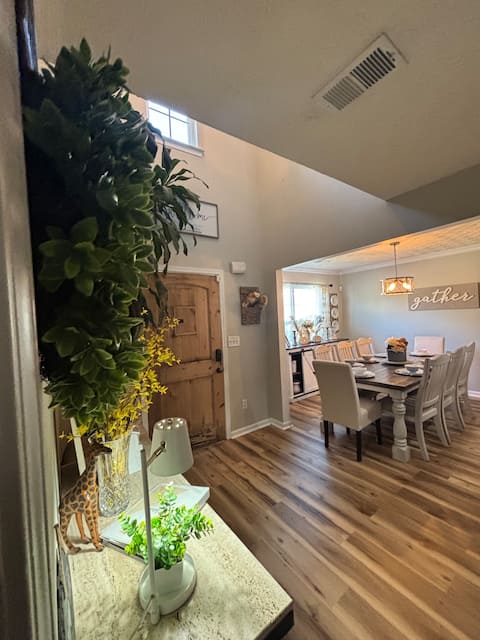 Southern City Farm House sleeps 18+