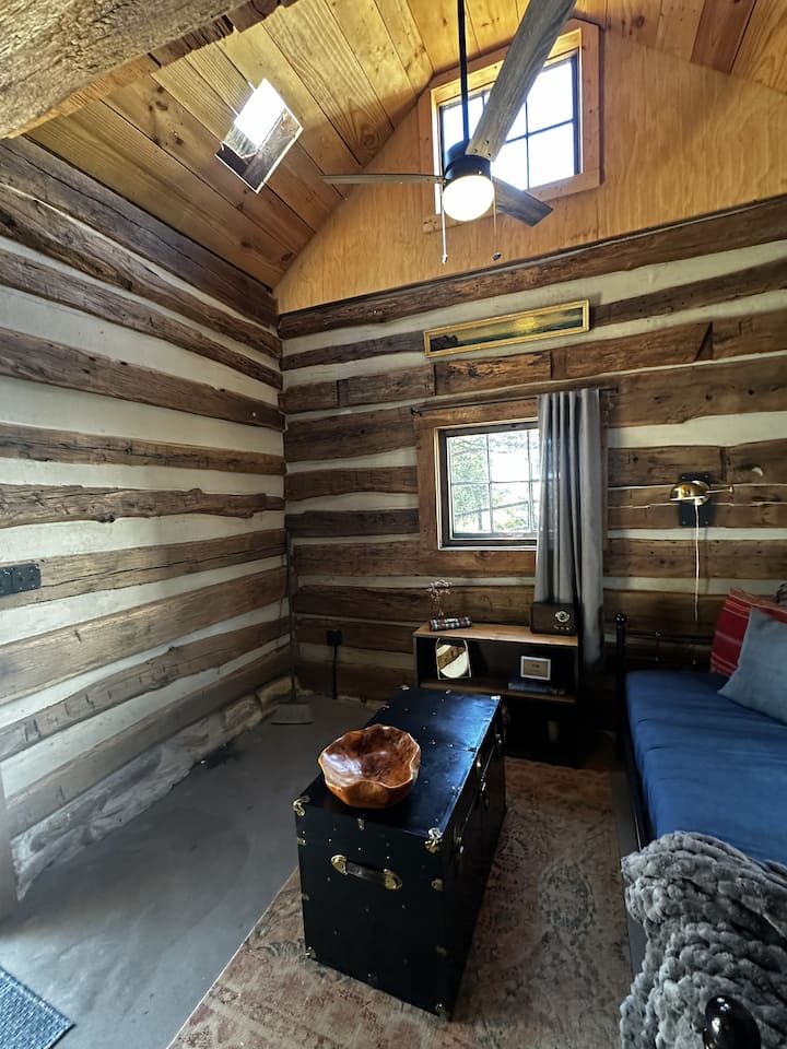 Lit de jour pour se détendre ou pour un espace de couchage supplémentaire.