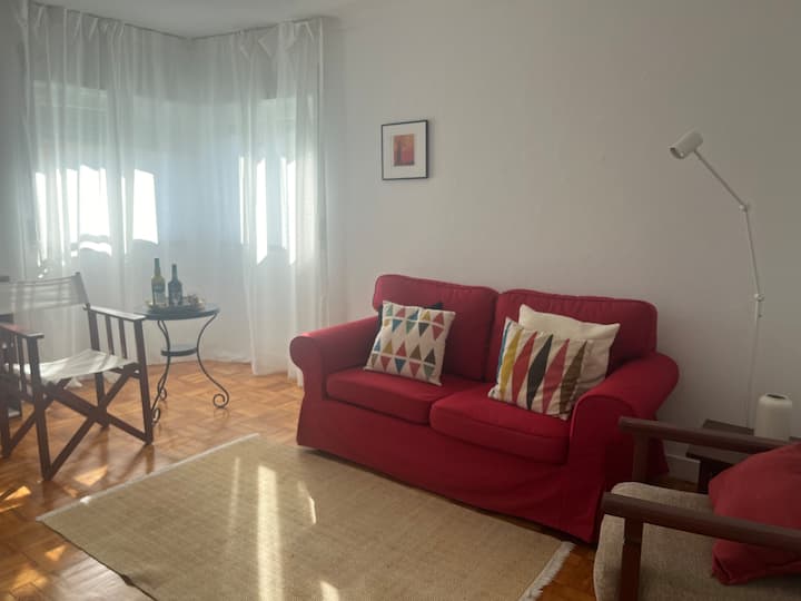 Anacris' Villa 2: Cozy 2 Bedroom Apt. With Terrace - Estoril