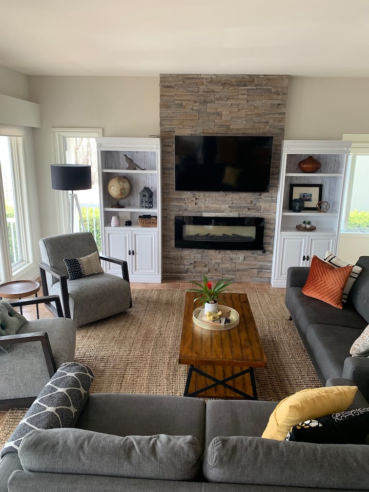 Lakeview Retreat home in Port Stanley!