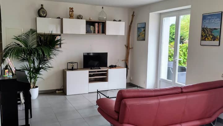 Charmante Petite Maison En Grès Rose - Erquy