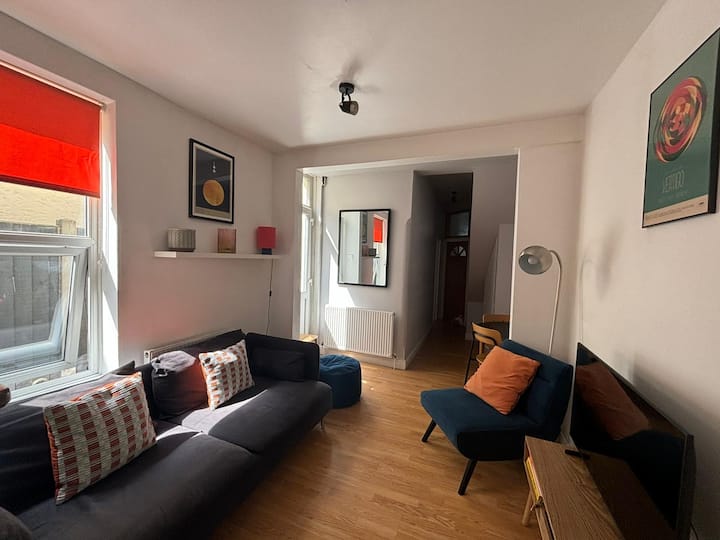 2 Bed Flat In Southend Available For Long Bookings - Southend-on-Sea