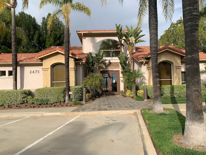 Charming Comfort Condo - Corona, CA