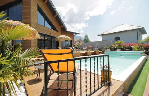 Magnificent villa with heated pool air