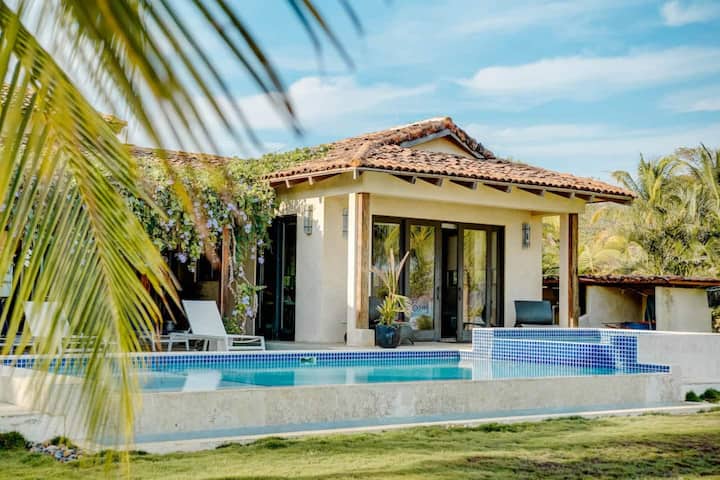 Beachfront home on Playa Venao + private pool