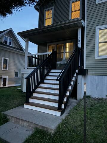 6 bedrooms and 2 bathrooms: 2600Sqft gallery image 5