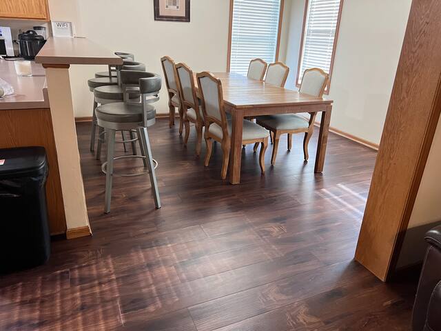 6 bedrooms and 2 bathrooms: 2600Sqft gallery image 3