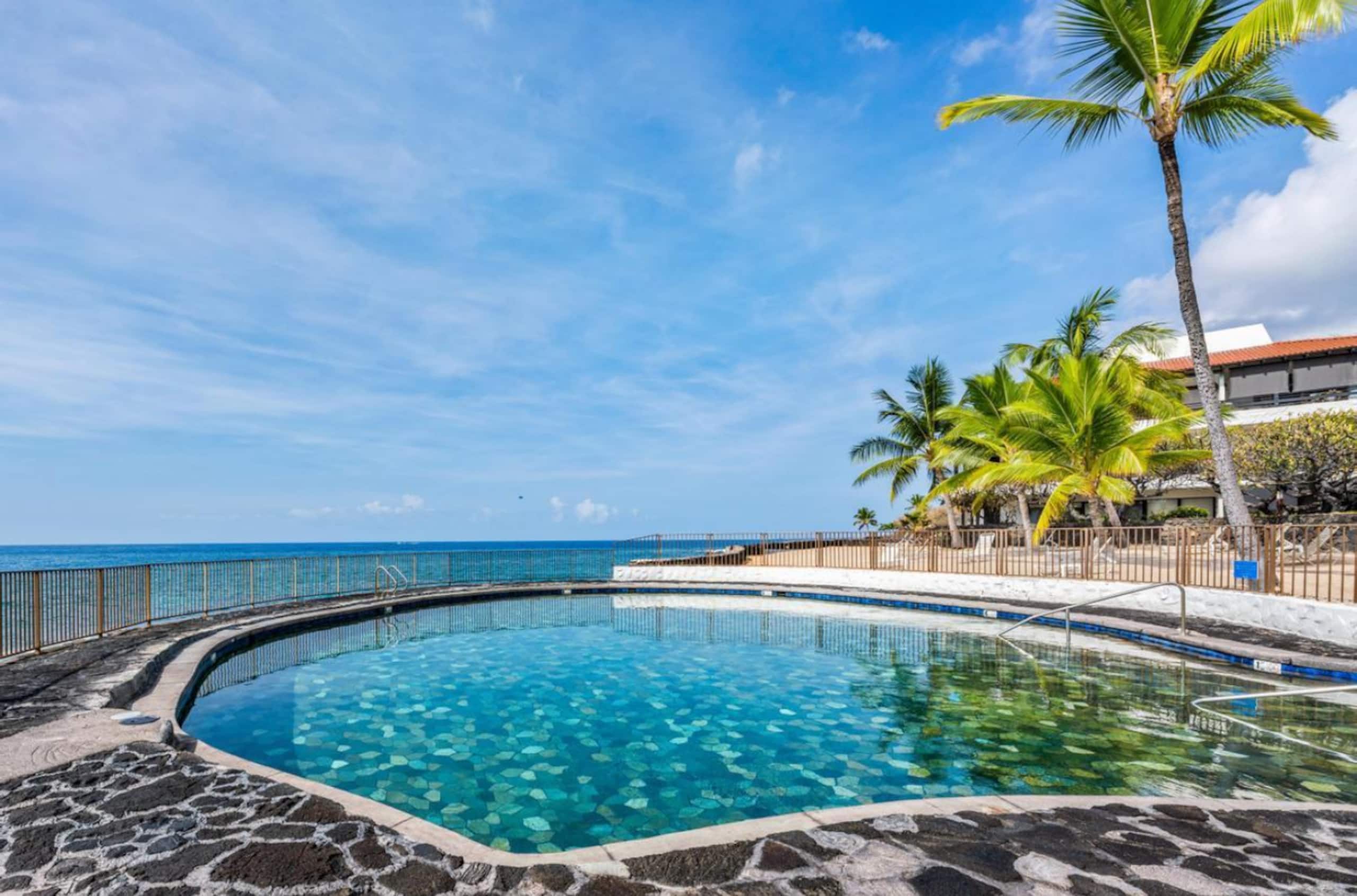 Condo in Kailua-Kona · ★4.9 · 1 bedroom · 2 beds · 1 private bath - Image 16