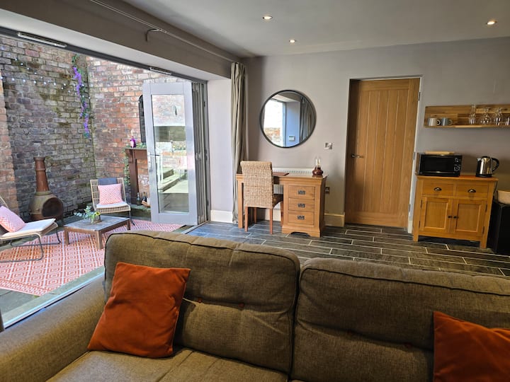 Sycamore Suite Is A Private Retreat With Log Fire - Sheffield, UK