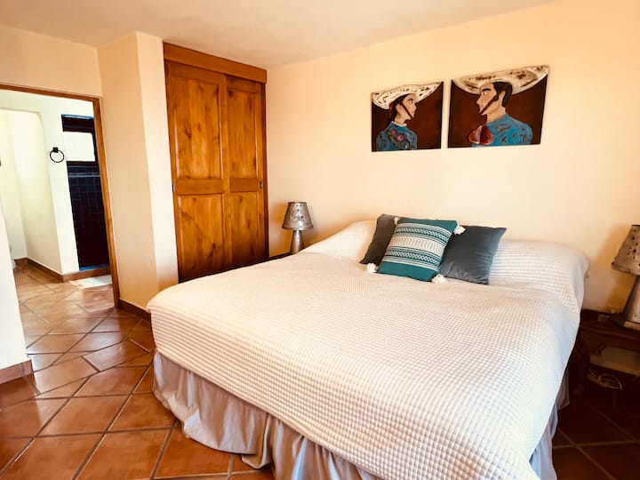 Chumba cha 2 cha ukubwa wa chumba cha kulala cha ghorofa kilicho na bafu la kujitegemea 