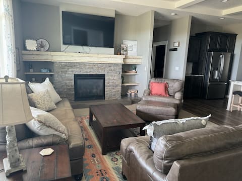 Kingview Estates Large House Exceptional Views