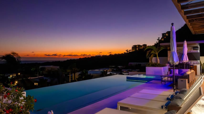 Entire home with 5 bedrooms in Los Cabos - Cabo Beach View | Bartender, Chef & Maid Included