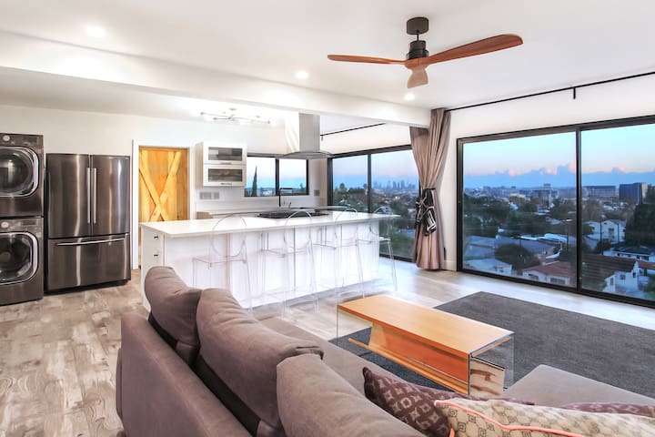 Hollywood Hills Skyline City Views + Parking!