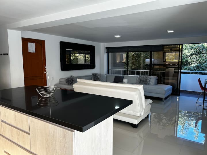 Comfortable Apartment, 2 Bedrooms, Golden Mile - Medellín