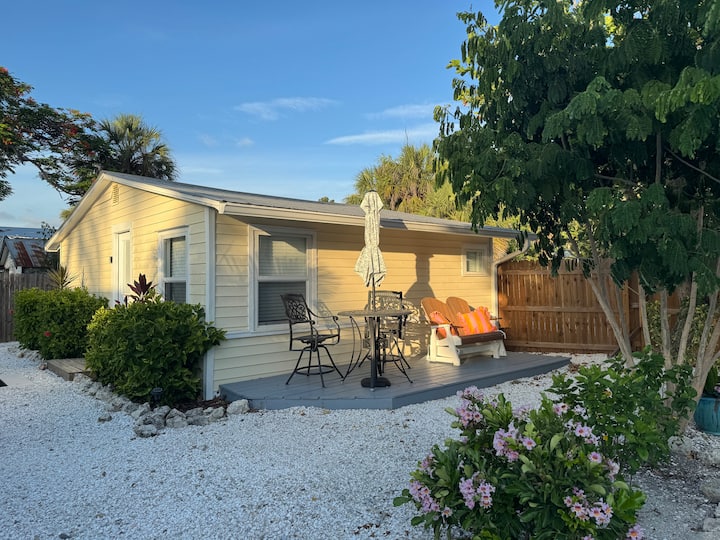 Bermudaesque Charm! White Kokomo Sands Await You! - Longboat Key, FL