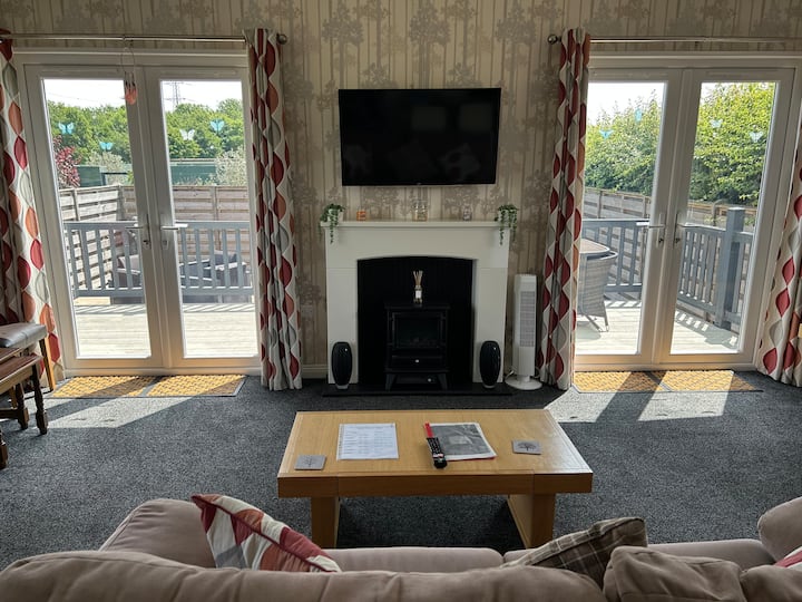 Two Bedroom, Two Bathroom Lodge, Bradwell On Sea - West Mersea