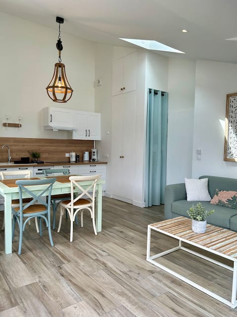 Top performing Airbnb: 47 m2 cottage with garden, 10 minutes from Les Sables d'Olonne in Talmont Saint Hilaire