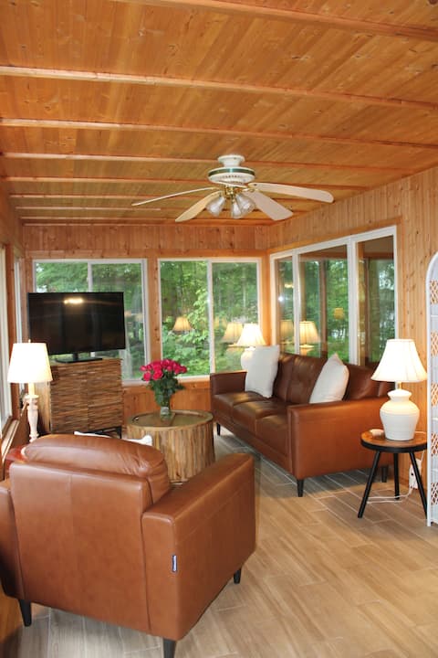 Backwoods Lodge🏕 2 cabins & pontoon included!