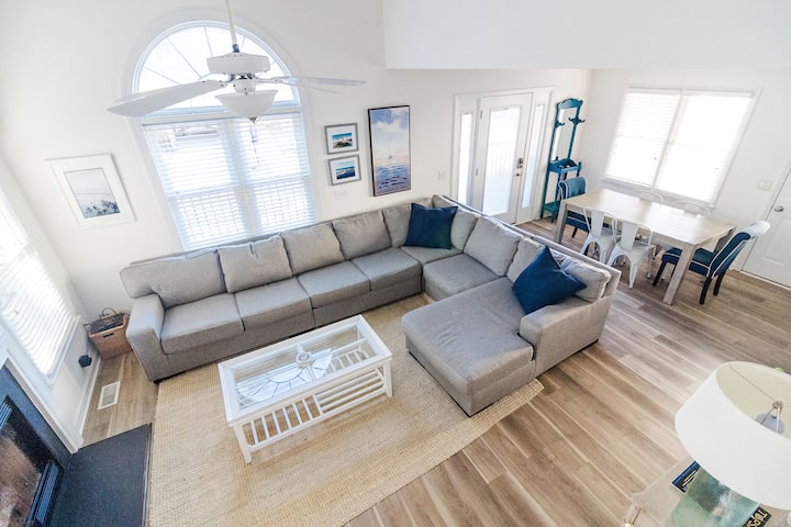 Water View! Private Beach Access! - Surf City, NC