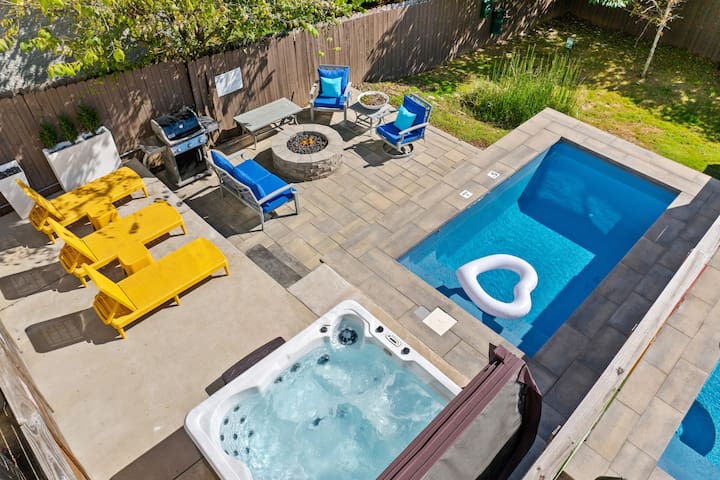 Skyline Stunner | Pool & Hot Tub, Rooftop, Mins2DT