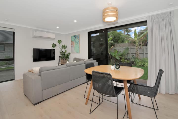 Stylish 3-bed Coastal Stay | Near Beach & Mount - Mount Maunganui