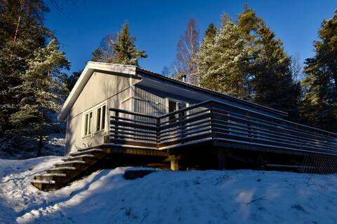 Fridhem, fully equipped cottage in the woods