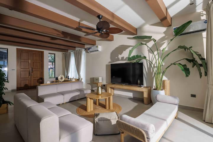 Living room image 1