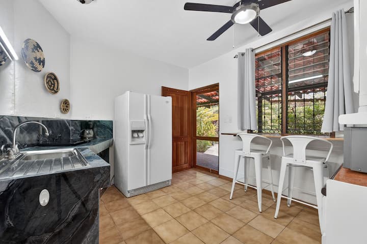 Poolside Cottage, Sleeps 2, Location Location - Playa Hermosa
