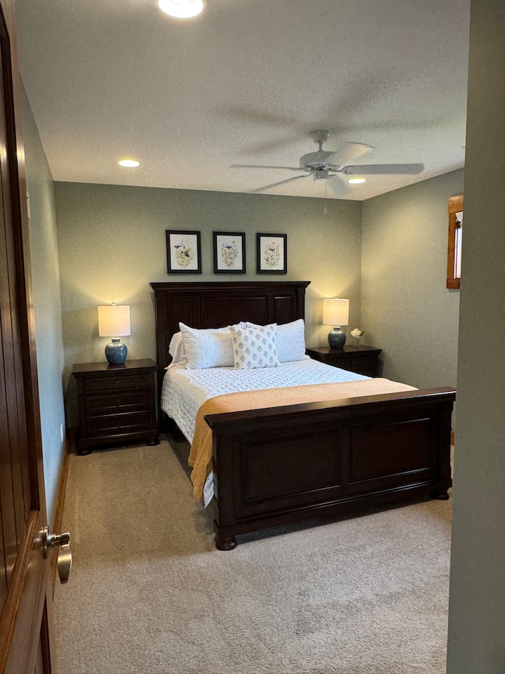 מיטת קווין סייז יפה ונוחה למעלה 