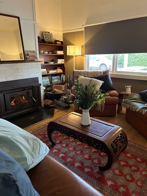 Top Airbnb: Flora's High Country House - pet friendly in Mansfield