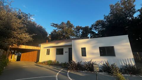 4* Villa between ocean and forest
