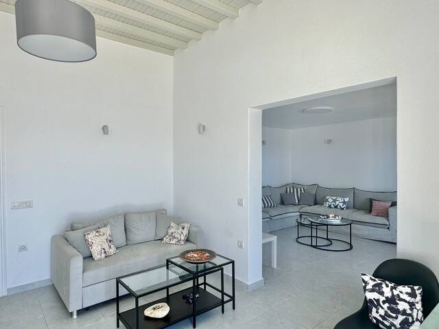 Blue gallery image 4