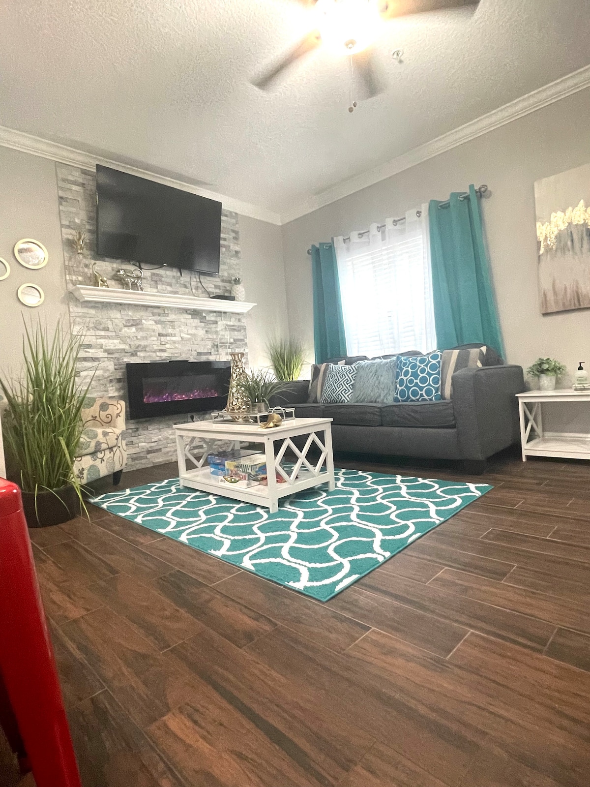 Successful Airbnb property: SUNNY DELIGHT! HEATED POOL 2 miles to the beach🐶 in Seminole