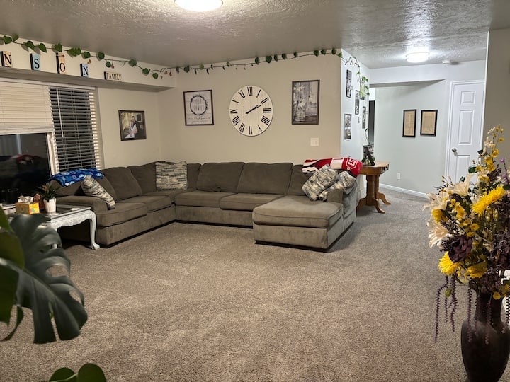 Beautiful Home With 6 Bedrooms 4 Bathrooms - Logan, UT