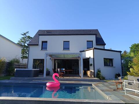 4* villa with pool and spa, 10 minutes from the beaches