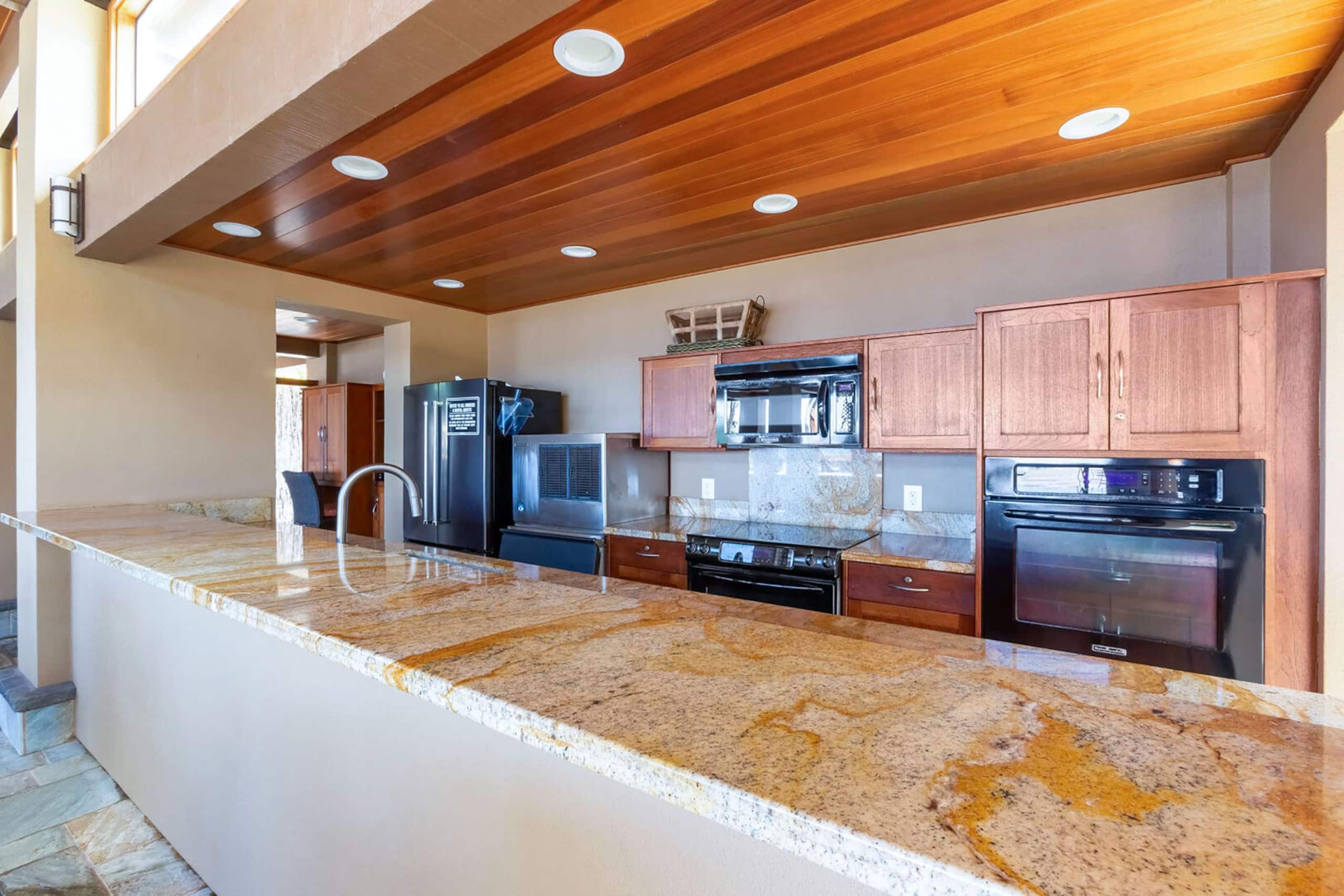 Condo in Kihei · ★4.95 · 3 bedrooms · 4 beds · 2 baths - Image 44