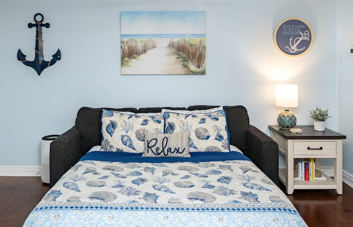 Нуждаете се от допълнително пространство? Разтегателният диван осигурява удобно решение за допълнителни гости, като гарантира, че всеки има място за почивка.