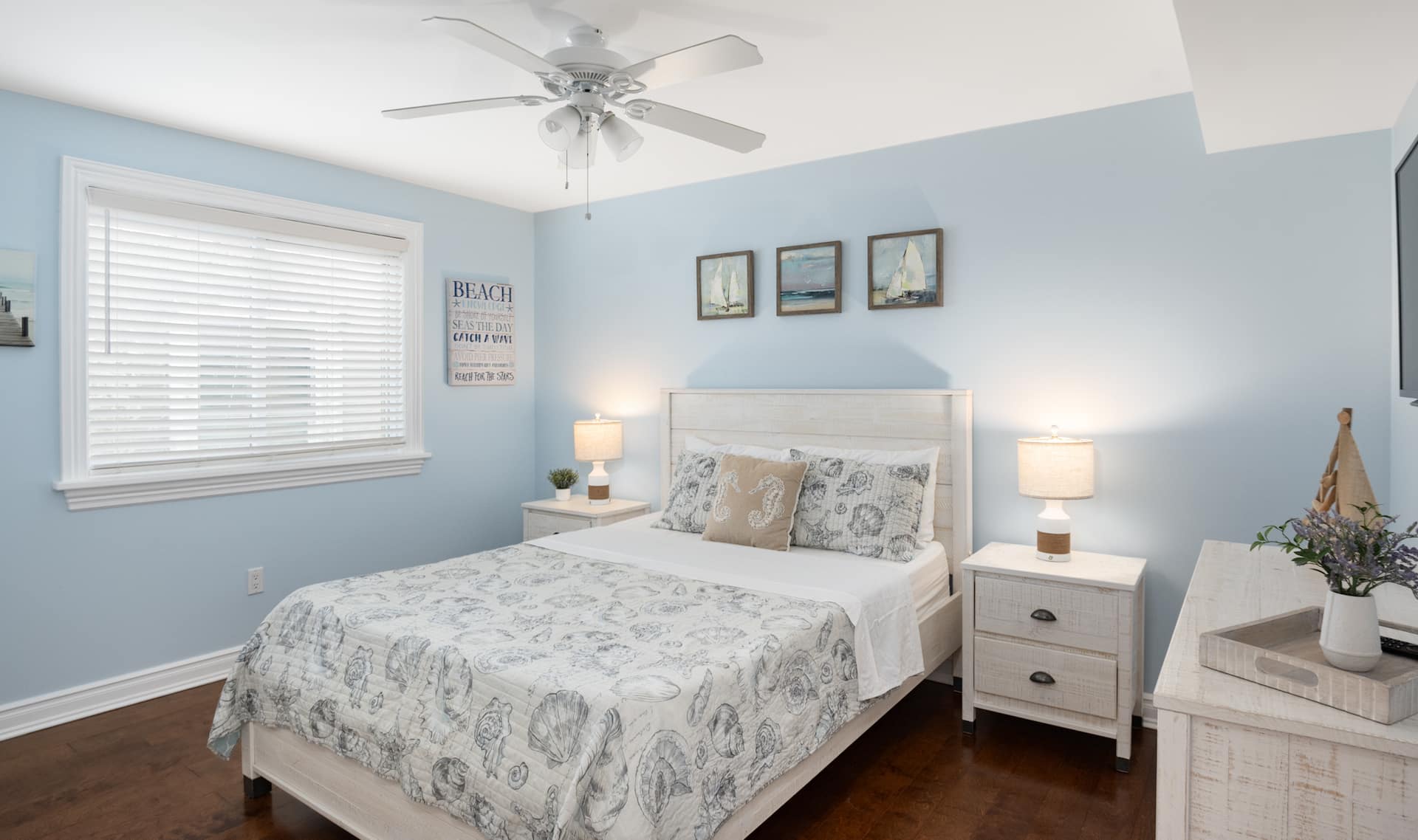 Immaculate Airy Retreat 300ft to Beach & Boardwalk — photo 4