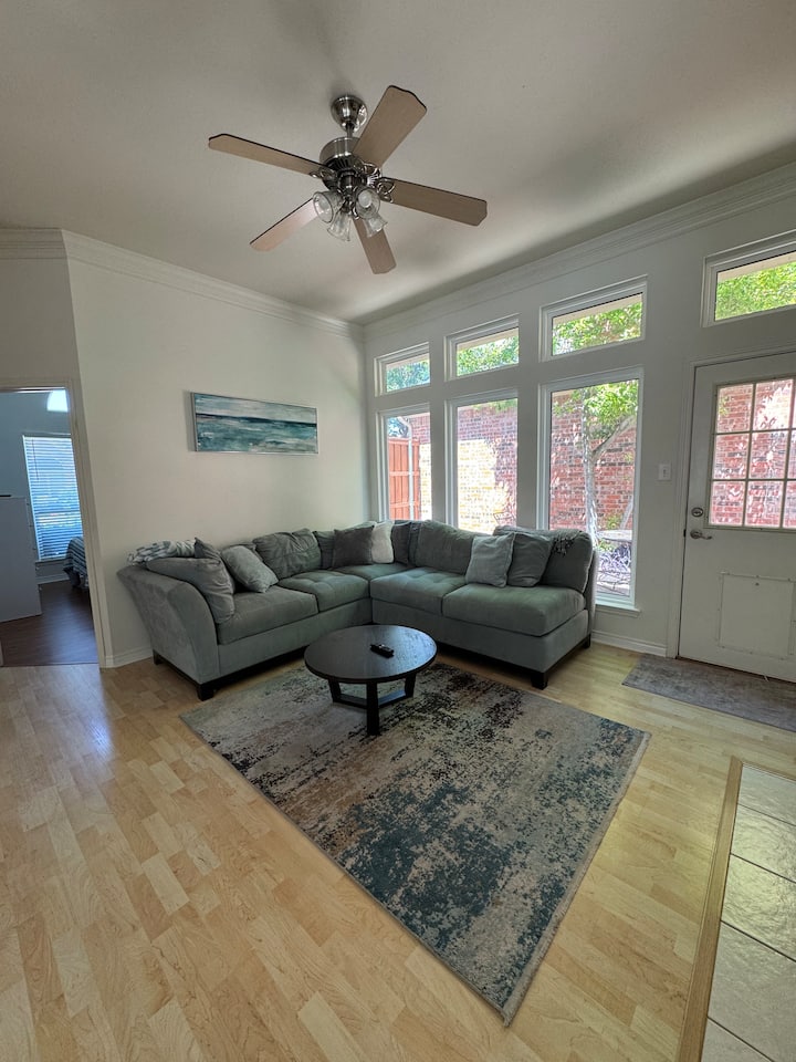 Richardson Hideaway. Cozy, Quiet, And Homey - Richardson, TX