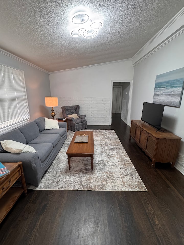 Mountview Retreat. Updated Concord Home - Concord, NC