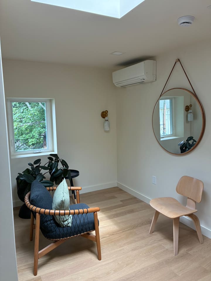 A Modern House With Private Garden Near Harvard Sq - Arlington, MA
