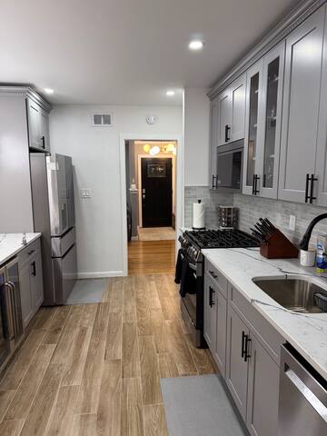 Comfortable Cozy Entire guests suite, Queens NY.