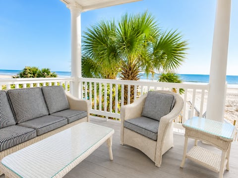 Oceanfront Oasis: Private Pool, direct beach accss