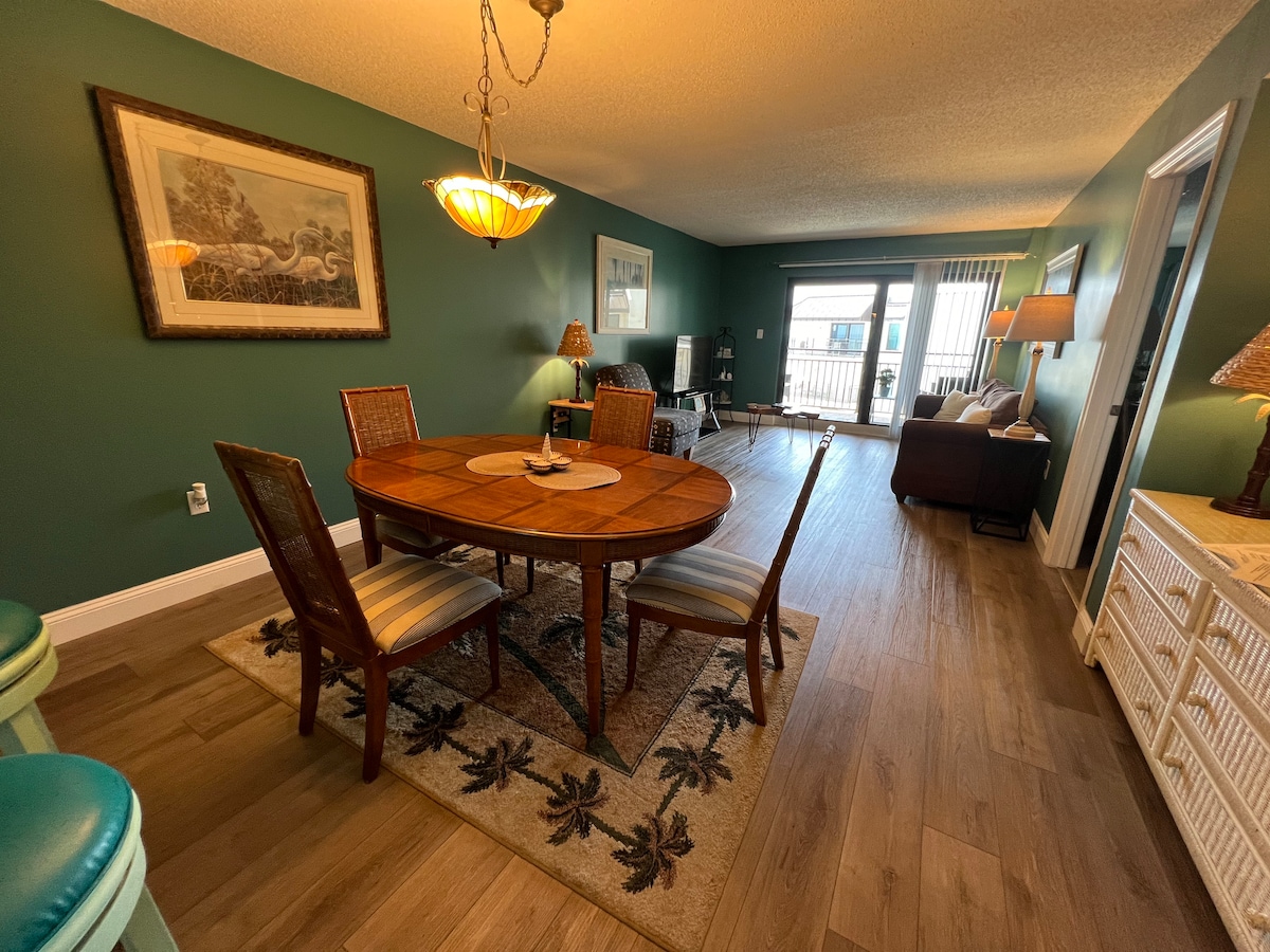 Top Floor Oceanfront Condo