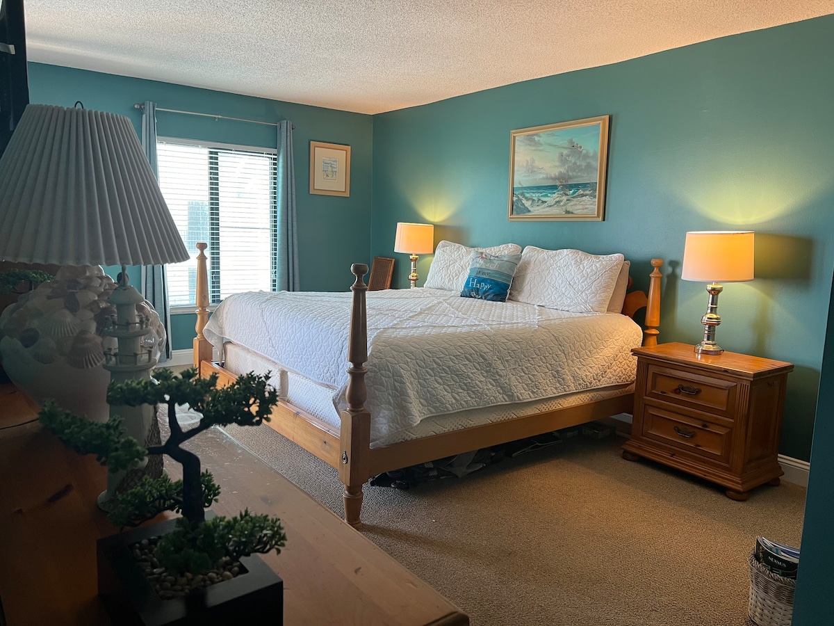 Top Floor Oceanfront Condo