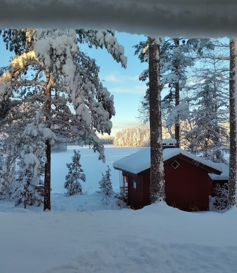 A cottage on the shore of a clean lake