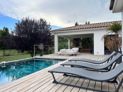 House with pool in Provence