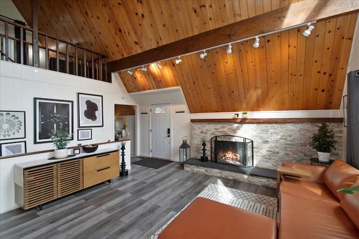 Cozy A-frame Cabin - Lake Arrowhead, CA