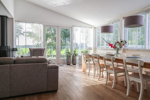 Popular Airbnb listing: Spacious waterfront apartment in Sperkhem En Industrieterrein Houkesloot